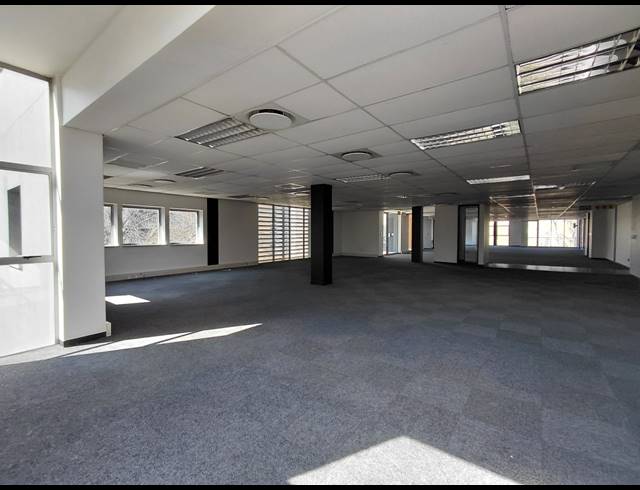 669M² OFFICE TO LET IN BRYANSTON